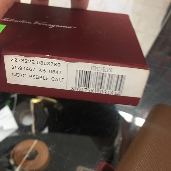 { Salvatore Ferragamo } Nero Pebble Calf Wallet - Picture 2 of 3